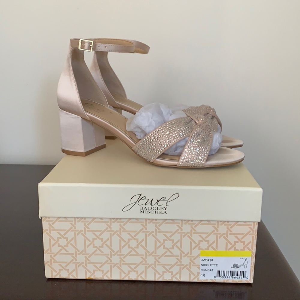 Jewel by Badgley Mischka heels